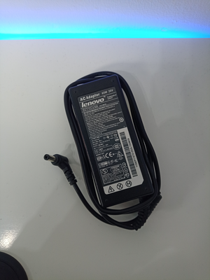 Cargador lenovo 65W Punta Delgada