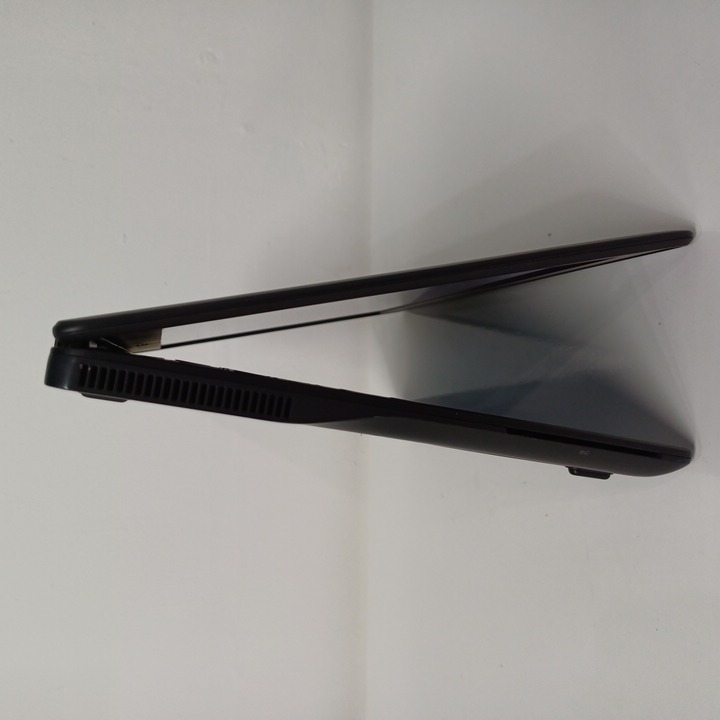 Dell latitude E7250 - i7 5ta gen - 8GB RAM - 256GB SSD m-SATA